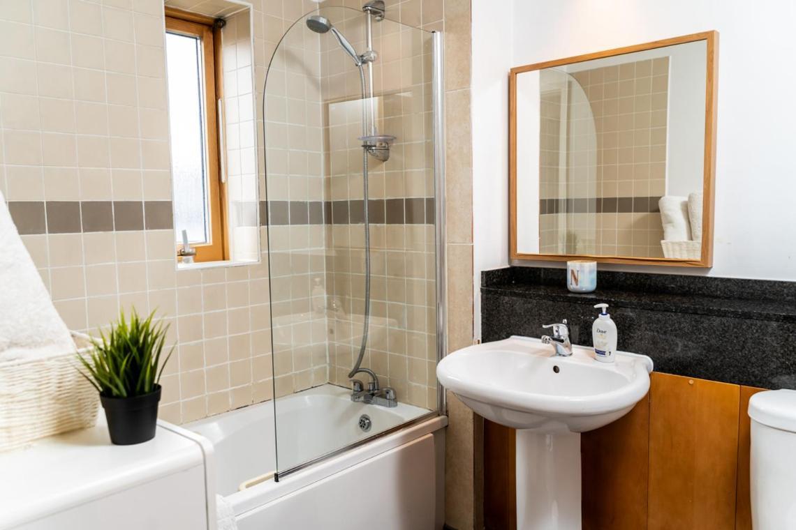 Stunning 1 Bedroom In Grand Cannal Appartement *